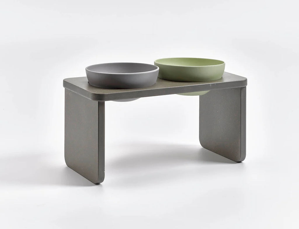 Environmentally friendly feeding table
